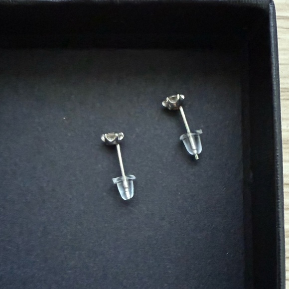 Platinum Diamond Stud Earrings .20ct Pt900 - Picture 5 of 5